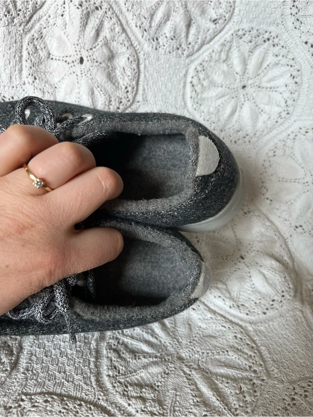 allbirds sneakers tennis shoes women’s 9 gray merino wool runners fabric